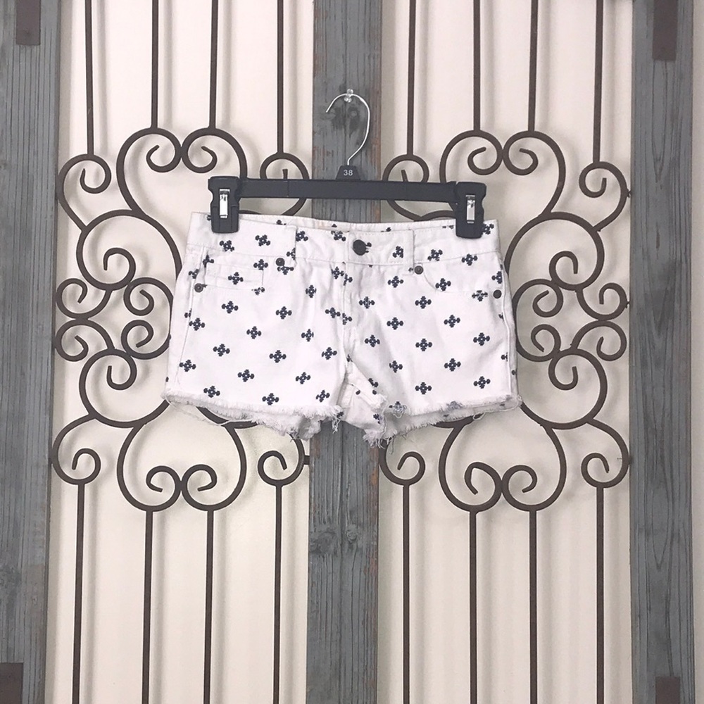 Forever 21 girls shorts with design
